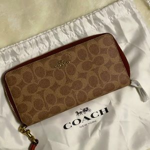 MAKE AN OFFER! COACH Continental Wallet